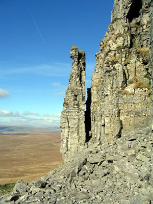 The pinnacle just off the path descending from Pen-y-ghent