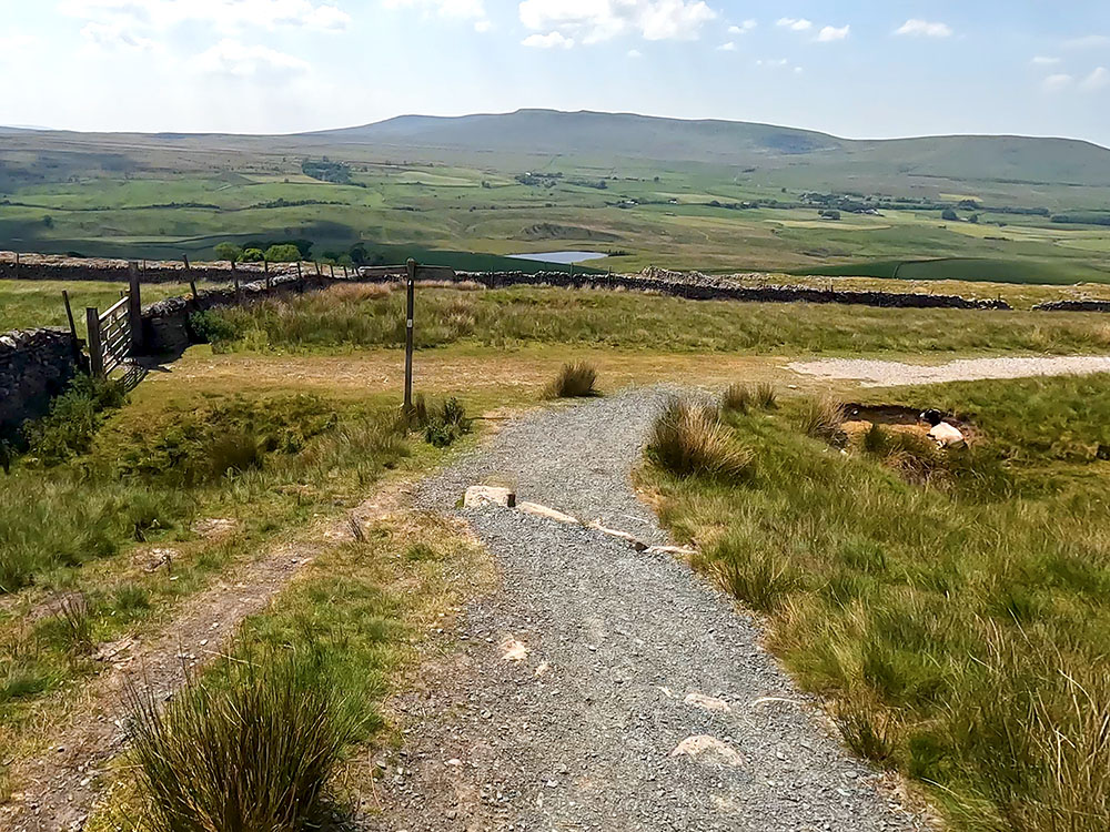 Turning right to rejoin the Pennine Way